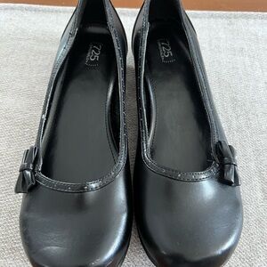 Women's Black Heeled Flats